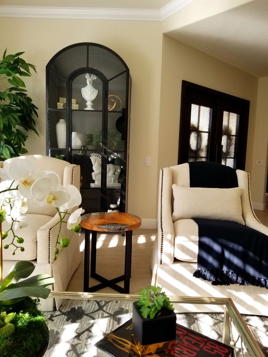 Refined Sitting Area